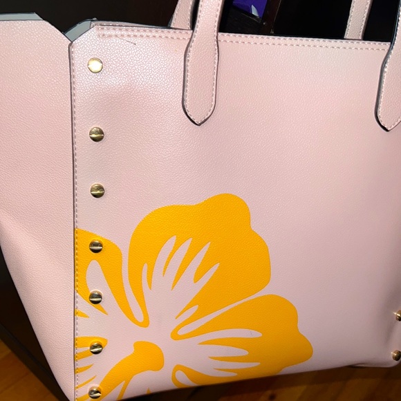 Handbags - Todays Sale 🎈 🌸 | Mellow World Tote | Pink